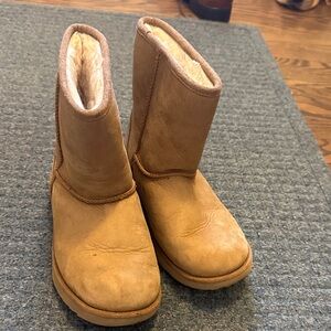 Girls size 3 Uggs
